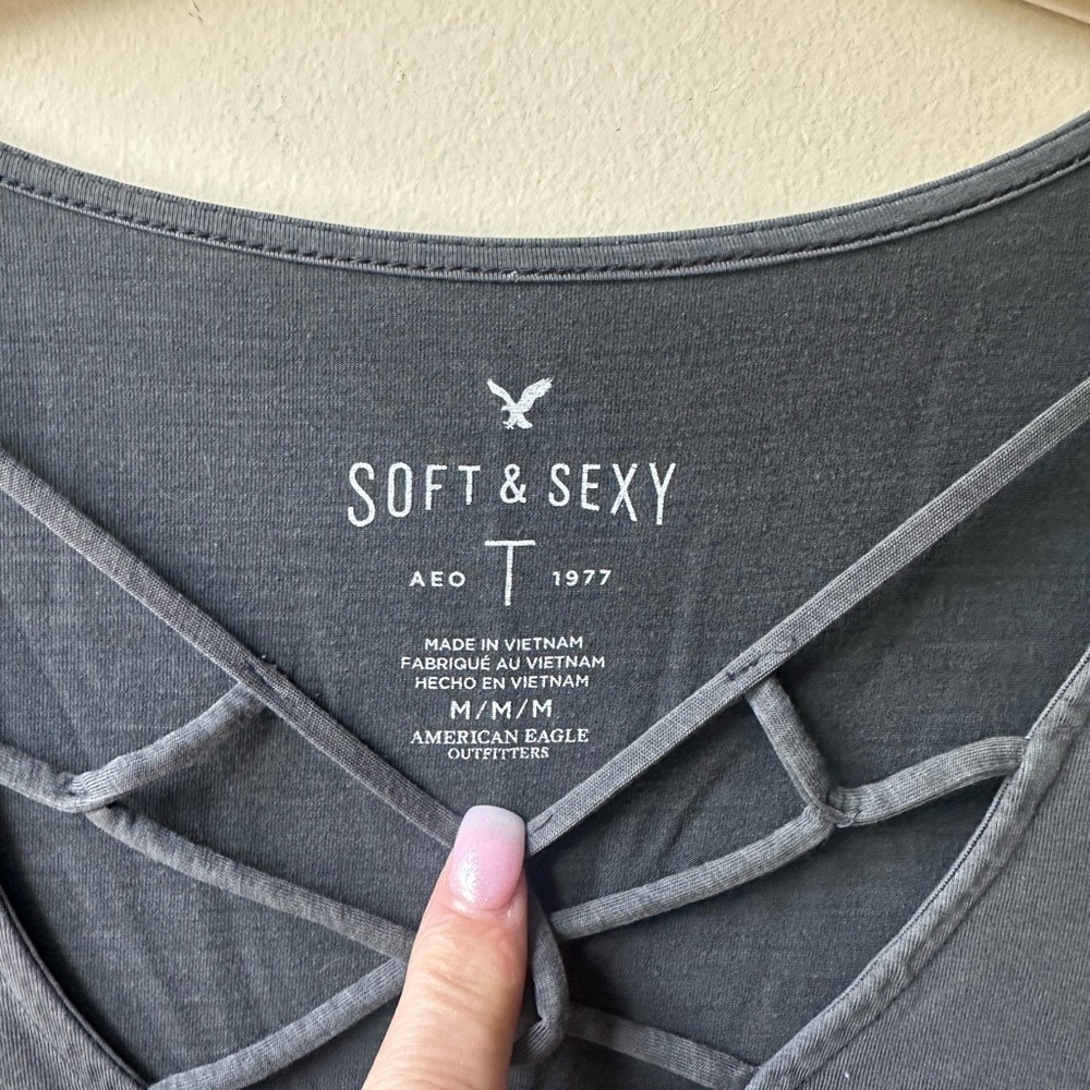 AE Gray Crisscross Long Sleeve Top - Picture 3 of 7